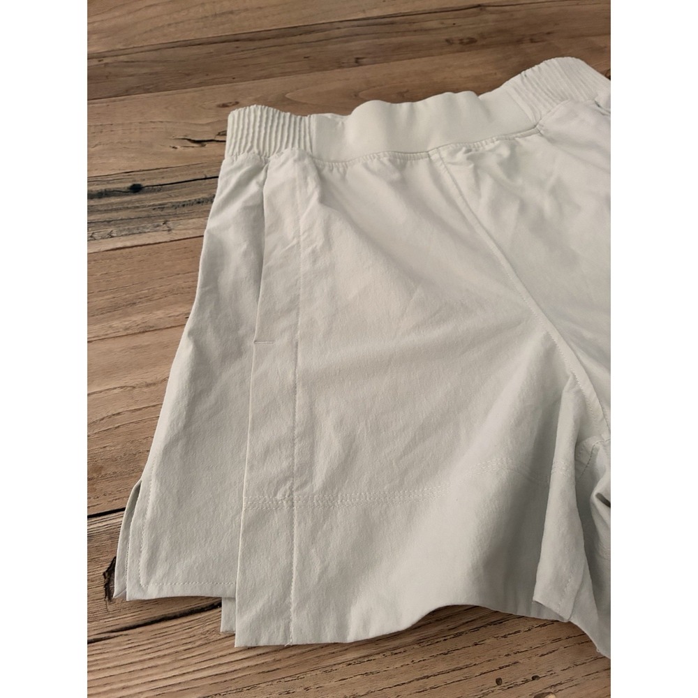 Lululemon Size XS Stretch Woven Relaxed-Fit High-Rise Short 4" - Picture 2 of 7